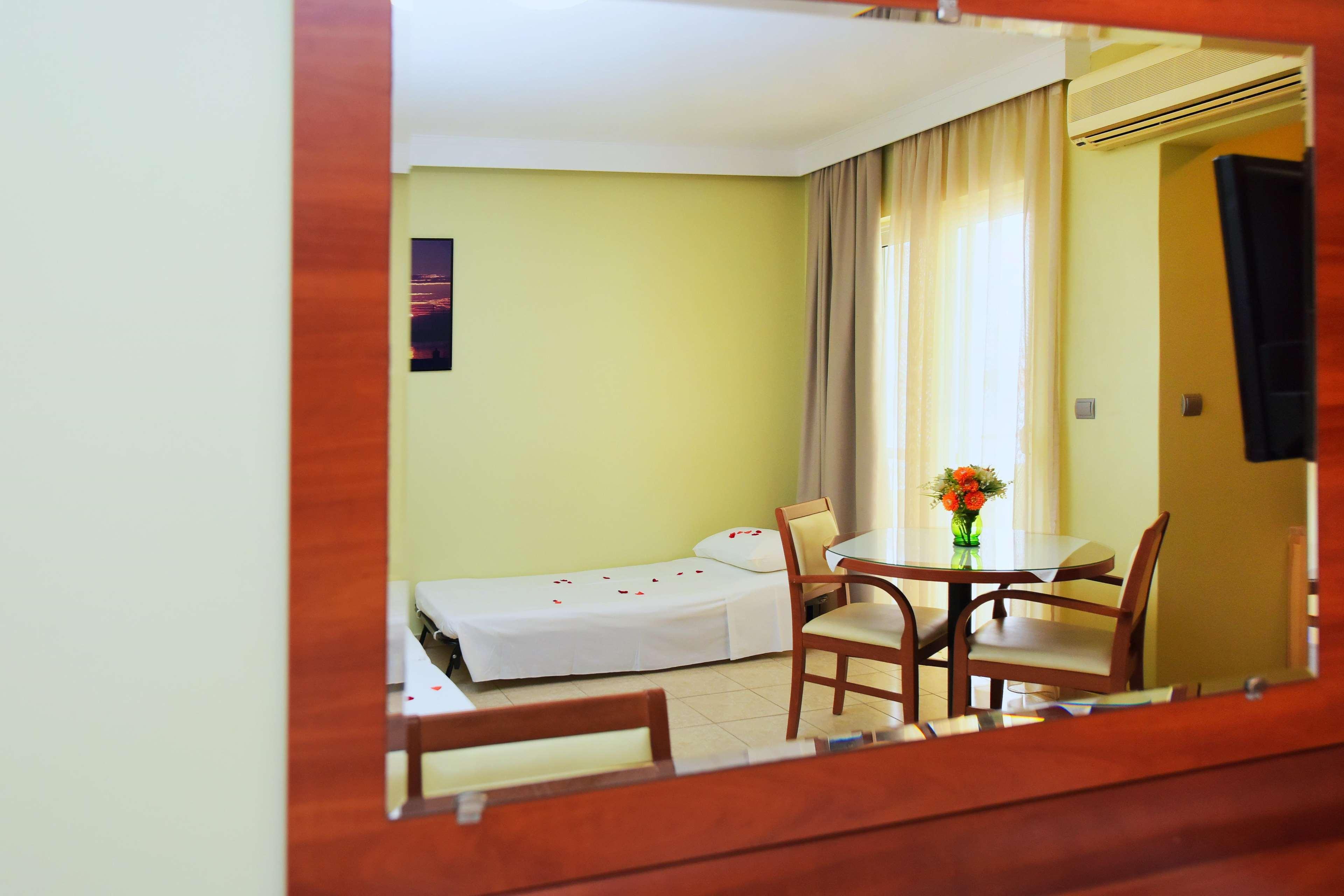 Esmeralda Hotel Kremastí Extérieur photo